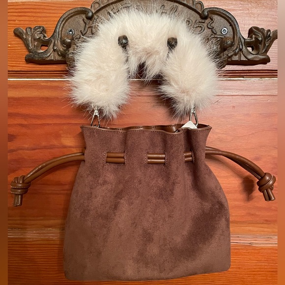 Cinched Suede Faux Fur Bucket Bag - Picture 3 of 8